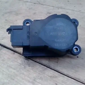 Vedd meg online MERCEDES C (W203) 2000.06.01-2006.12.31 Fűtésszabályzó zsalu állító motor bontott alkatrész