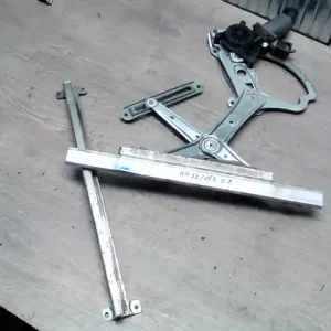 Árcsökkenés MERCEDES C220D 93-00 Jobb első ablakemelő szerkezet elektromos bontott alkatrész