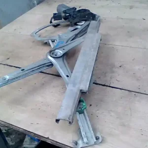 MERCEDES E (W210) 99.07.01-02.04.30 Bal első ablakemelő szerkezet elektromos 4 ajtós bontott alkatrész Ne maradj le