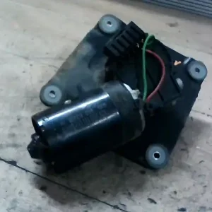 MITSUBISHI CARISMA 95.05-99.07 Ablaktörlő motor első bontott alkatrész Árengedmény