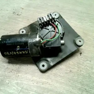 Expressz kézbesítés MITSUBISHI CARISMA 95.05-99.07 Ablaktörlő motor első bontott alkatrész