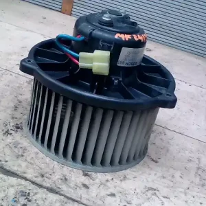 Alacsony ár MITSUBISHI CARISMA 95.05-99.07 Fűtőmotor klímás bontott alkatrész