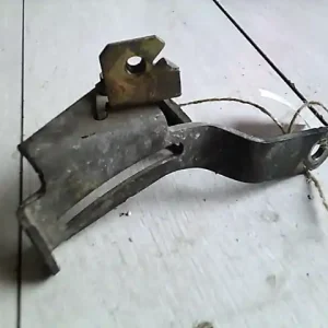 Nézd meg most MITSUBISHI CARISMA 95.05-99.07 Generátor tartó bak bontott alkatrész