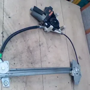 Árcsökkenés MITSUBISHI CARISMA 95.05-99.07 Jobb hátsó ablakemelő szerkezet elektromos 5 ajtós bontott alkatrész