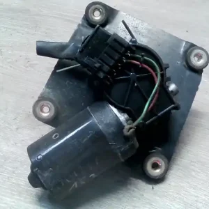 MITSUBISHI CARISMA 99.08- Ablaktörlő motor első bontott alkatrész Legjobb ár