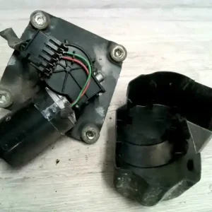 Szuper akció MITSUBISHI CARISMA 99.08- Ablaktörlő motor első bontott alkatrész