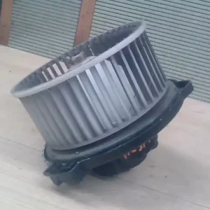 Exkluzív ajánlat MITSUBISHI COLT 98-03 Fűtőmotor 1.6i bontott alkatrész