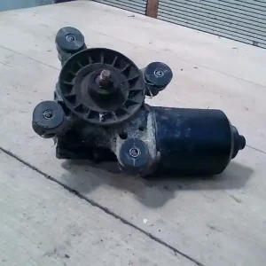 MITSUBISHI GALANT Ablaktörlő motor első bontott alkatrész Olcsóbb