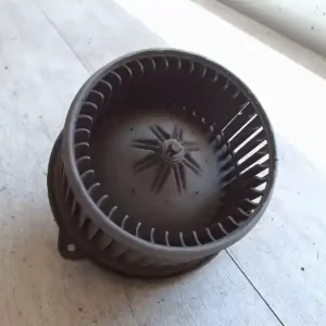 MITSUBISHI L400 Fűtőmotor bontott alkatrész Expressz kézbesítés