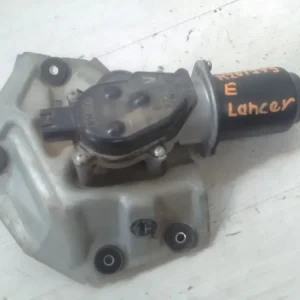 MITSUBISHI LANCER 04.06.01-07.05.30 Ablaktörlő motor első bontott alkatrész Újdonság
