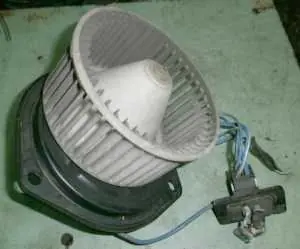 Kihagyhatatlan ajánlat MITSUBISHI LANCER 86-88 Fűtőmotor bontott alkatrész