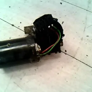 MITSUBISHI SPACE STAR Ablaktörlő motor első5 vezetékes bontott alkatrész Olcsó