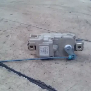 Biztonságos fizetés NISSAN ALMERA 00-03 Csomagtérajtó központi zár motor 4 ajtós bontott alkatrész