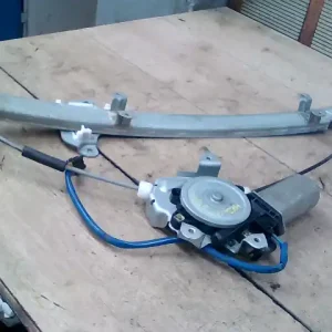 Azonnal elérhető NISSAN ALMERA 00-03 Bal első ablakemelő szerkezet elektromos 4 ajtós bontott alkatrész
