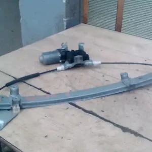 NISSAN ALMERA 03- Bal első ablakemelő szerkezet elektromos 4 ajtós bontott alkatrész Outlet