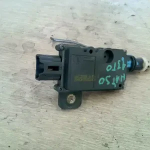 NISSAN ALMERA TINO Csomagtérajtó központi zár motor bontott alkatrész Kiárusítás