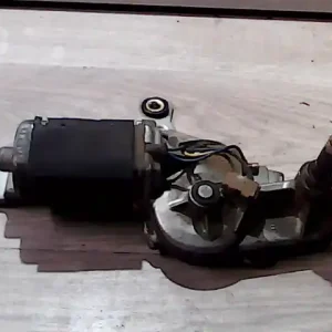 NISSAN PRIMERA P10 90.10-96.10 Ablaktörlő motor hátsó kombi bontott alkatrész Korlátozott ajánlat