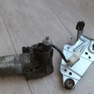NISSAN PRIMERA 98-01 Ablaktörlő motor hátsó sedan 5 ajtós bontott alkatrész Népszerű
