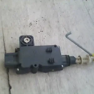 NISSAN PRIMERA P11 96.10-99.09 Csomagtérajtó központi zár motor bontott alkatrész Gyors szállítás