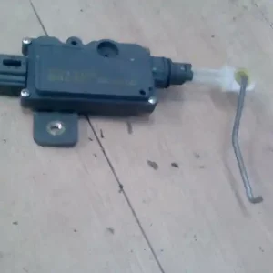 NISSAN PRIMERA P12 2001-2007 Csomagtérajtó központi zár motor bontott alkatrész Korlátozott ajánlat