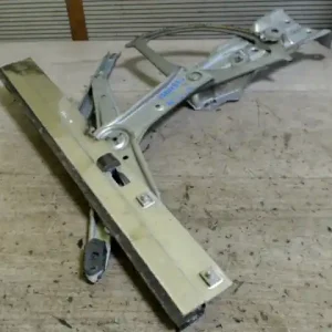 Azonnal elérhető OPEL ASTRA H 04-10 Bal első ablakemelő szerkezet elektromos bontott alkatrész