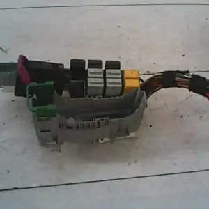 Végkiárusítás OPEL CORSA C 00-06 Relé csatlakozórelétartó bontott alkatrész