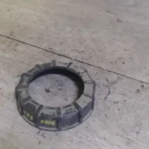 Vedd meg most PEUGEOT 106 96- üzemanyag szivattyú befogató műanyag anya 1.1 i bontott alkatrész