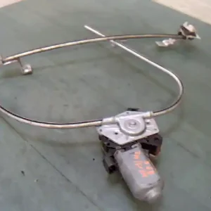 Végkiárusítás RENAULT CLIO 96-98 Jobb első ablakemelő szerkezet elektromos bontott alkatrész