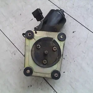 Vedd meg most RENAULT R19 92- Ablaktörlő motor első bontott alkatrész