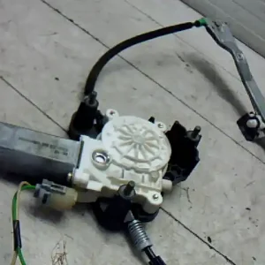 Alacsony ár RENAULT THALIA 02.03-08.10 Bal első ablakemelő szerkezet elektromos 5 ajtós bontott alkatrész