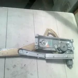 SAAB 900 Bal első ablakemelő szerkezet elektromos bontott alkatrész Népszerű