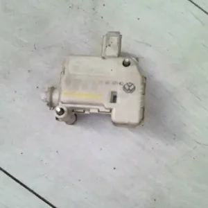 SEAT CORDOBA 99-02 Csomagtérajtó központi zár motor bontott alkatrész Biztonságos fizetés