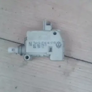 SEAT CORDOBA 99-02 Csomagtérajtó központi zár motor 4 ajtós bontott alkatrész Vásárlói kedvenc