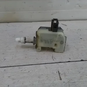 SEAT CORDOBA 99-02 Csomagtérajtó központi zár motor 4 ajtós bontott alkatrész Vedd meg most