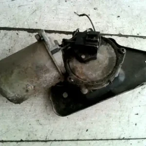 Vásárlói kedvenc SUZUKI SWIFT 89-96 Ablaktörlő motor első bontott alkatrész