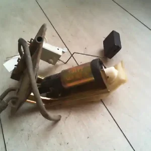 SUZUKI SWIFT 89-96 üzemanyag szivattyú bontott alkatrész Ajánlat