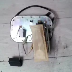 Gyors kiszállítás SUZUKI SWIFT 89-96 üzemanyag szivattyú bontott alkatrész