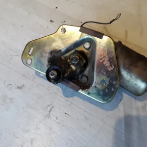 SUZUKI SWIFT 96-05 Ablaktörlő motor első bontott alkatrész Kiárusítás