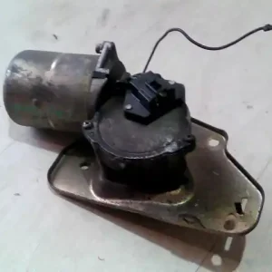 SUZUKI SWIFT 96-05 Ablaktörlő motor első bontott alkatrész Ajánlat