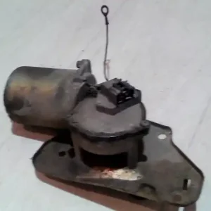 SUZUKI SWIFT 96-05 Ablaktörlő motor első bontott alkatrész Ne maradj le