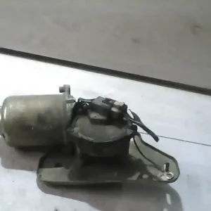 SUZUKI SWIFT 96-05 Ablaktörlő motor első bontott alkatrész Vedd meg most