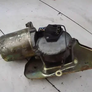 SUZUKI SWIFT 96-05 Ablaktörlő motor első bontott alkatrész Azonnali szállítás