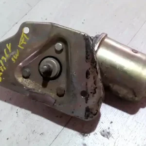 SUZUKI SWIFT 96-05 Ablaktörlő motor első bontott alkatrész Vedd meg most