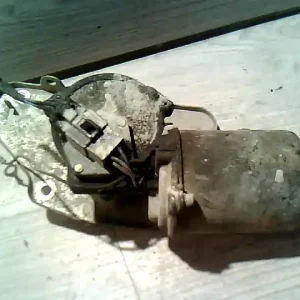 Exkluzív ajánlat SUZUKI SWIFT 96-05 Ablaktörlő motor első bontott alkatrész