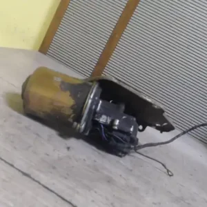 SUZUKI SWIFT 96-05 Ablaktörlő motor első bontott alkatrész Outlet