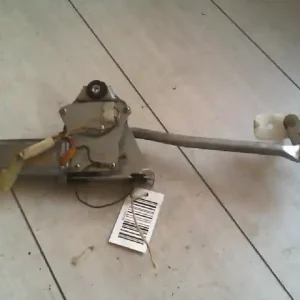 Vedd meg online SUZUKI SWIFT 96-05 Ablaktörlő motor hátsó bontott alkatrész