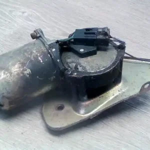 SUZUKI SWIFT 96-05 Ablaktörlő motor első bontott alkatrész Kedvezmény