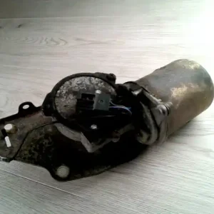 SUZUKI SWIFT 96-05 Ablaktörlő motor első 5 ajtós bontott alkatrész Ajánlat