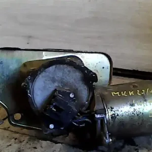 Azonnali szállítás SUZUKI SWIFT 96-05 Ablaktörlő motor első 4 vezetékes bontott alkatrész