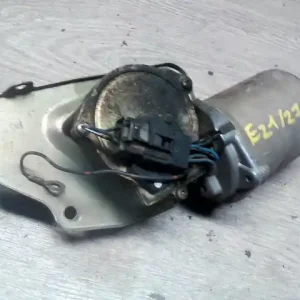 SUZUKI SWIFT 96-05 Ablaktörlő motor első bontott alkatrész Árengedmény